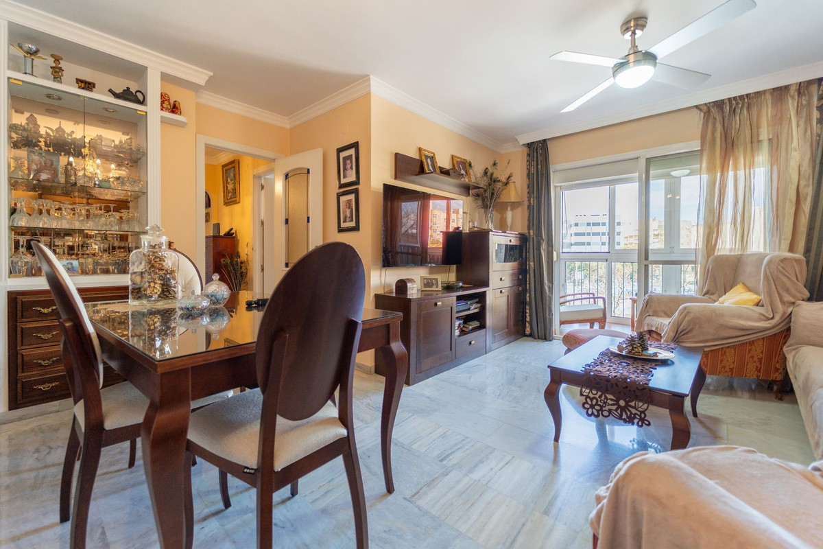 Apartamento de 4 dormitorios en Málaga, Spain No. 111084