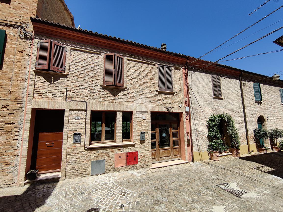 5 rooms Apartment in Saludecio, Italy No. 21905