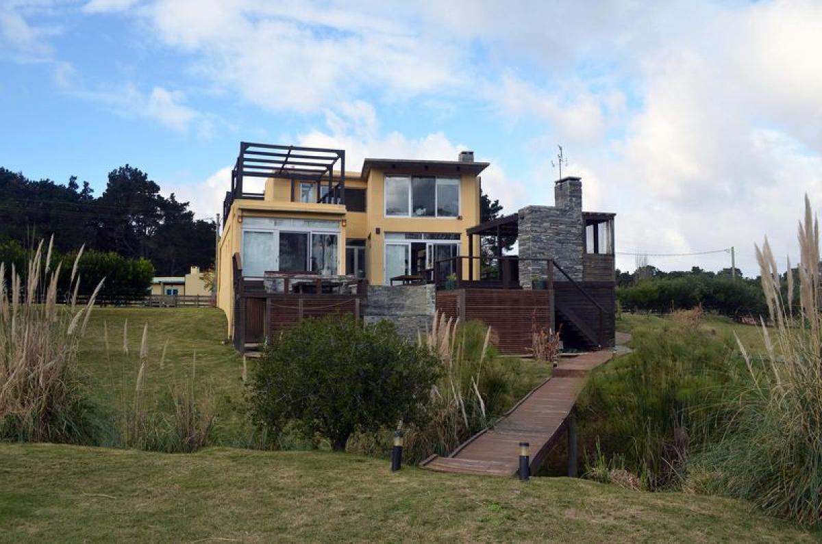 3 bedrooms House in Maldonado, Uruguay No. 1148
