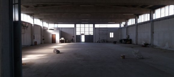 2000m² Warehouse in Pieve di Cento, Italy No. 88562 3