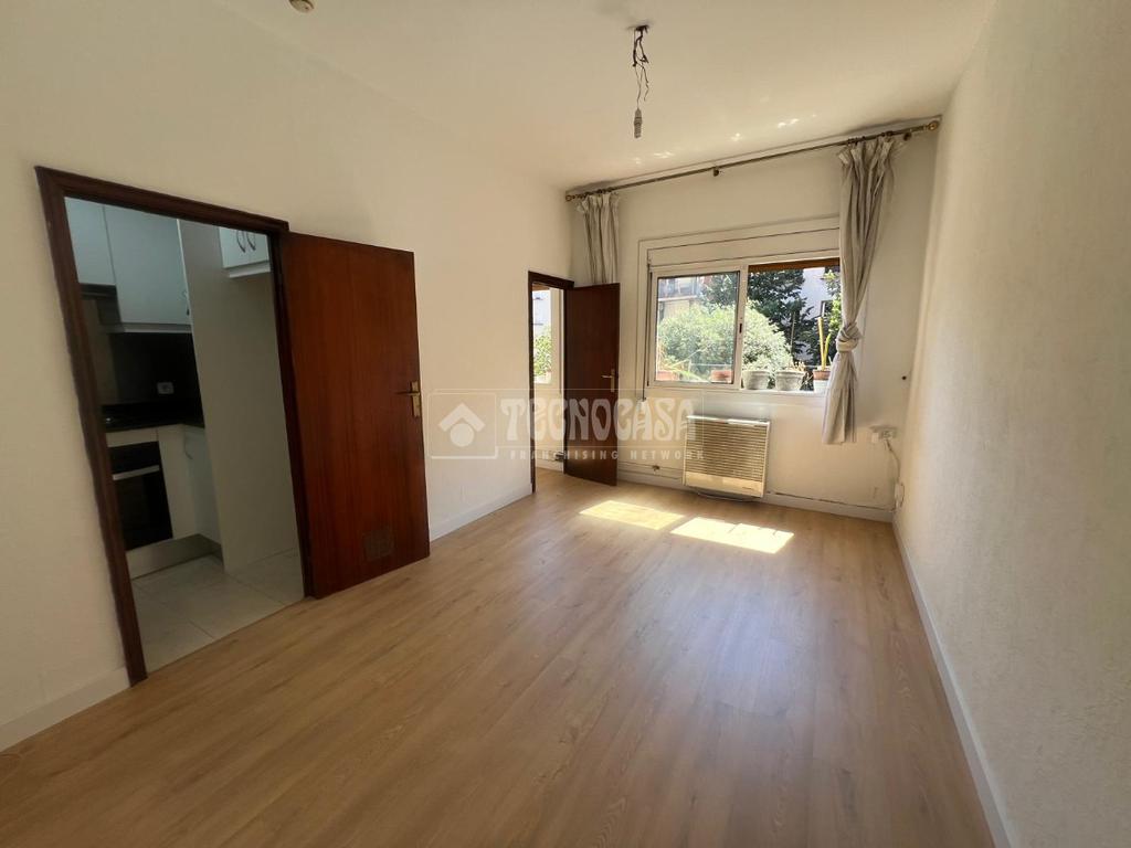 3 rooms Apartment in Horta-Guinardo, Spain No. 154625