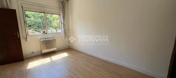 3 rooms Apartment in Horta-Guinardo, Spain No. 154625 2
