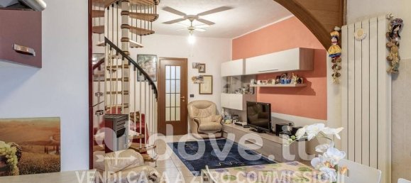 3 rooms House in Bizzarone, Italy No. 31527 5