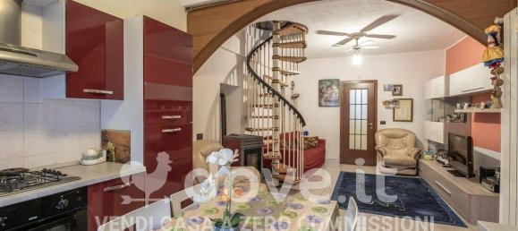 3 rooms House in Bizzarone, Italy No. 31527 38