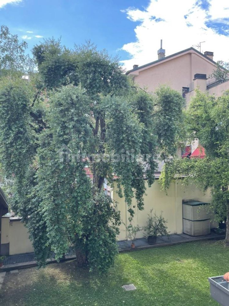 1 room Office in Milan, Italy No. 382246