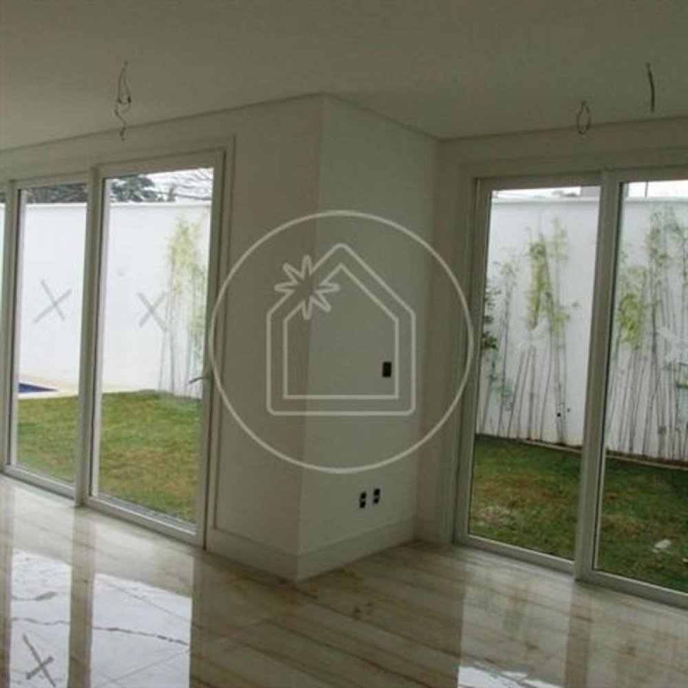 Дом с 4 спальнями в Сан-Паулу, Бразилия № 537193