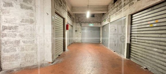 11m² Garage in Rome, Italy No. 350722 3
