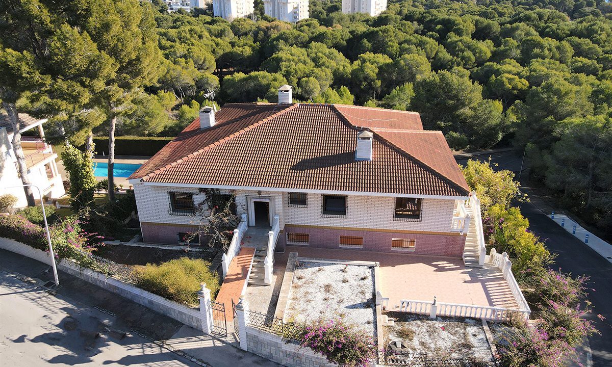 Вилла с 10 спальнями в Дехеса де Кампоамор, Испания № 119597