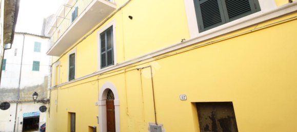 Apartamento de 3 habitaciónes en Canino, Italy No. 146014 4