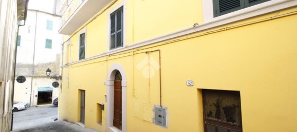 Apartamento de 3 habitaciónes en Canino, Italy No. 146014 2