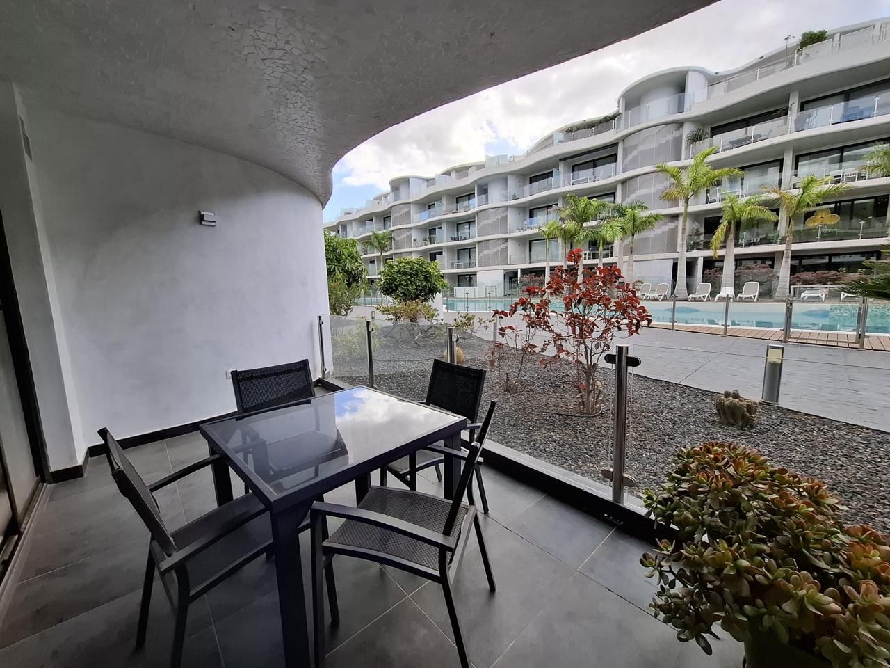 Apartamento de 2 dormitorios en Arona, Spain No. 54251