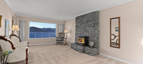 4 bedrooms House in British Columbia, Canada No. 235 7