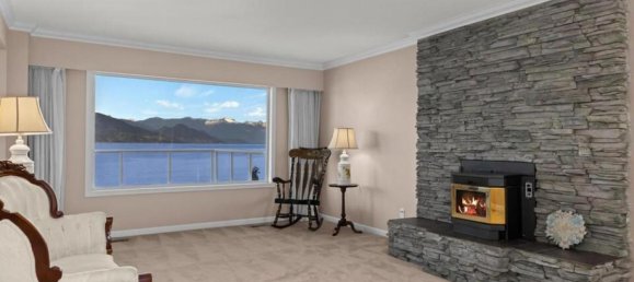 4 bedrooms House in British Columbia, Canada No. 235 8