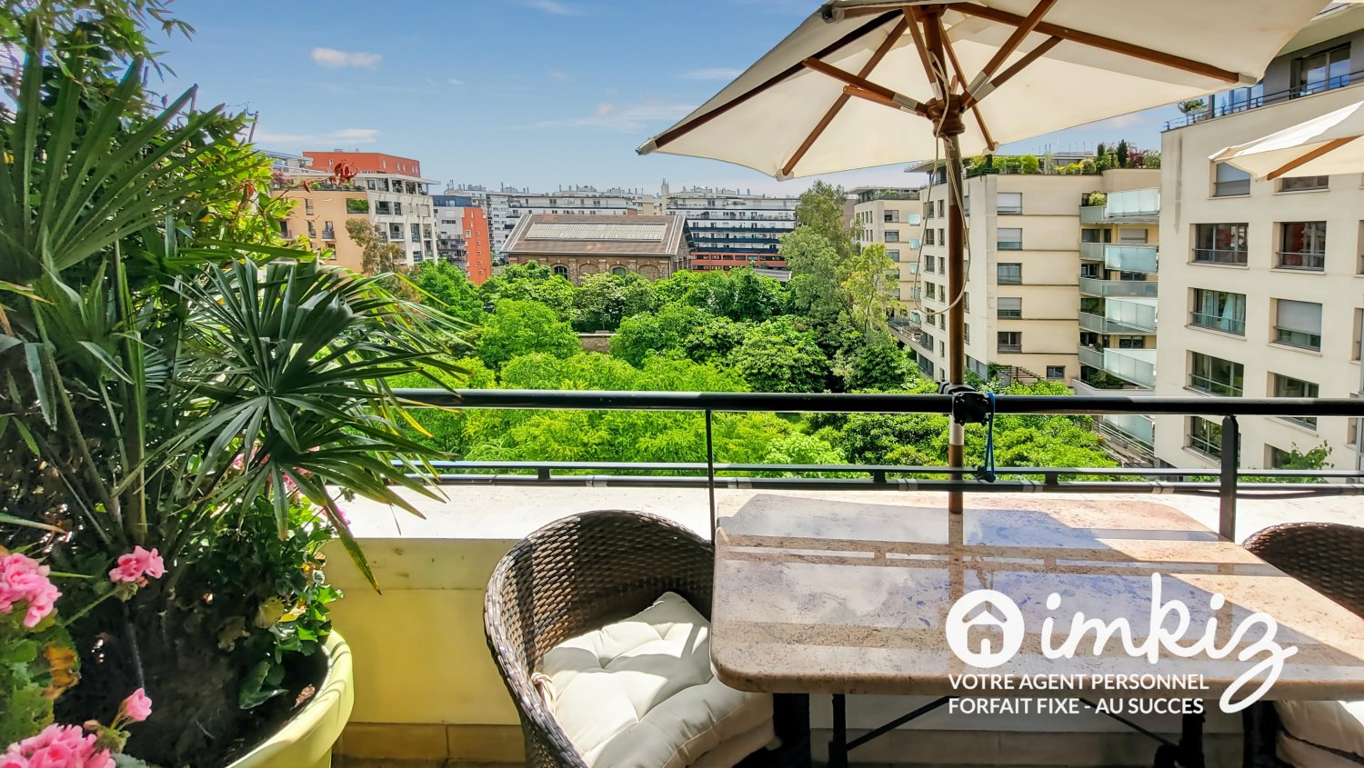 3 bedrooms Apartment in Paris, France No. 113828