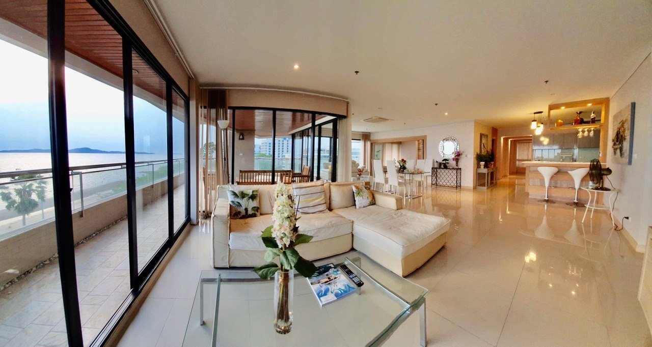 3 bedrooms Condo in Pattaya, Thailand No. 22756