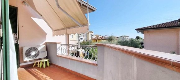 4 bedrooms Apartment in Massa, Italy No. 372111 9