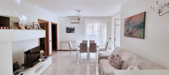 4 bedrooms Apartment in Massa, Italy No. 372111 4