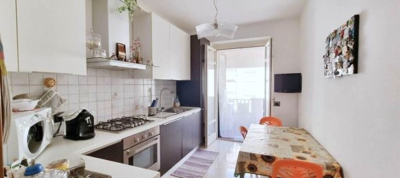 4 bedrooms Apartment in Massa, Italy No. 372111 8