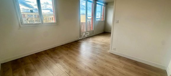 2 bedrooms Apartment in Poissy, France No. 166100 3