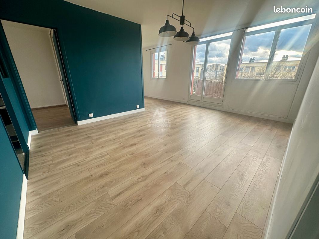 2 bedrooms Apartment in Poissy, France No. 166100