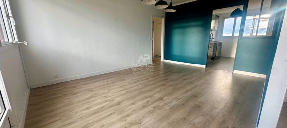 2 bedrooms Apartment in Poissy, France No. 166100 2