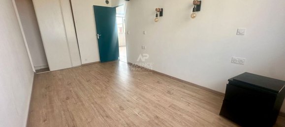 2 bedrooms Apartment in Poissy, France No. 166100 9