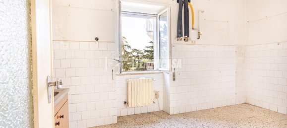 Квартира с 3 комнатами в Витербо, Италия № 9133 4