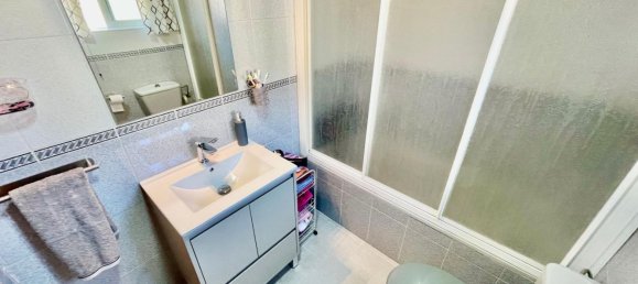 Apartamento de 3 dormitorios en Alicante, Spain No. 167995 12