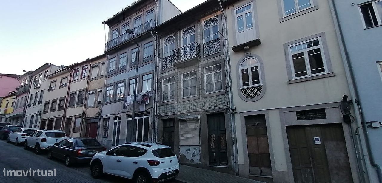 9 bedrooms Building in Vila Nova de Gaia, Portugal No. 116434