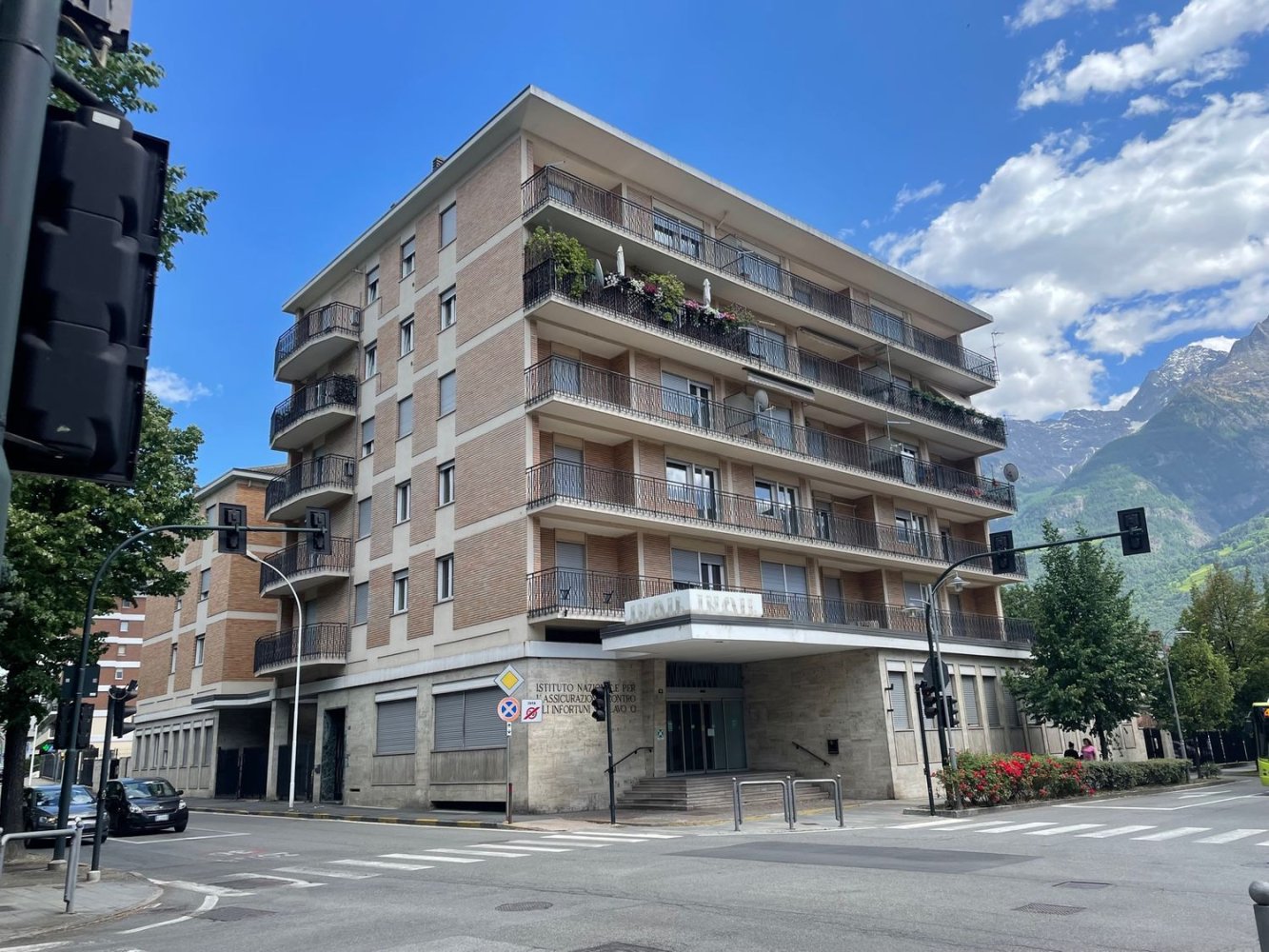 2880m² Building in Aosta, Italy No. 293075