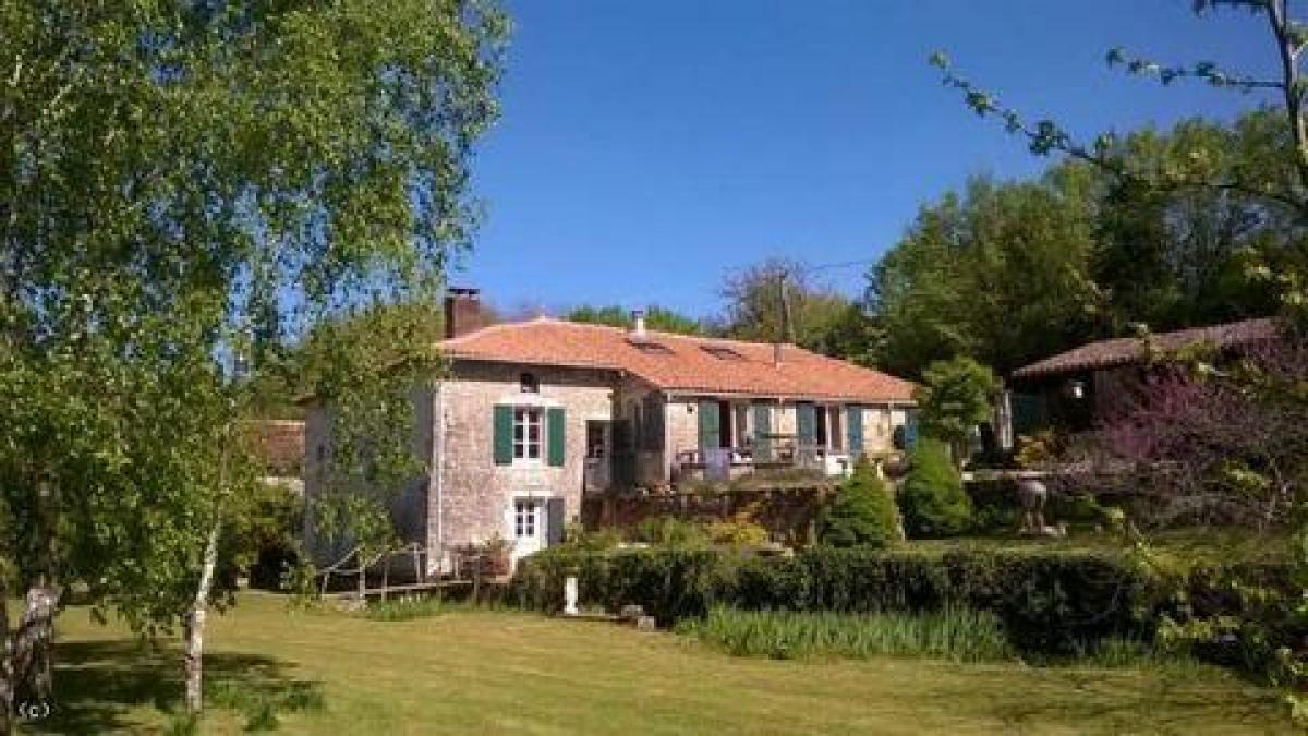 7 bedrooms Shop in Ruffec, France No. 21025