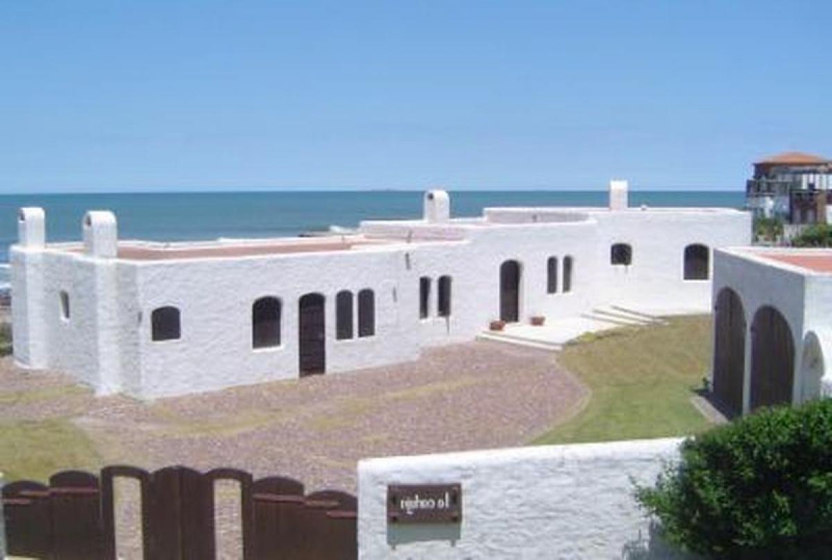 4 bedrooms House in Maldonado, Uruguay No. 11797