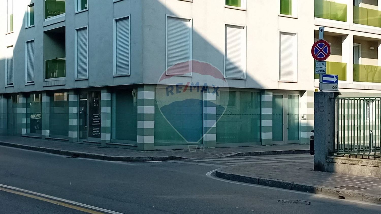  عقار تجاري في Monza, Italy 179متر مربع رقم 278132