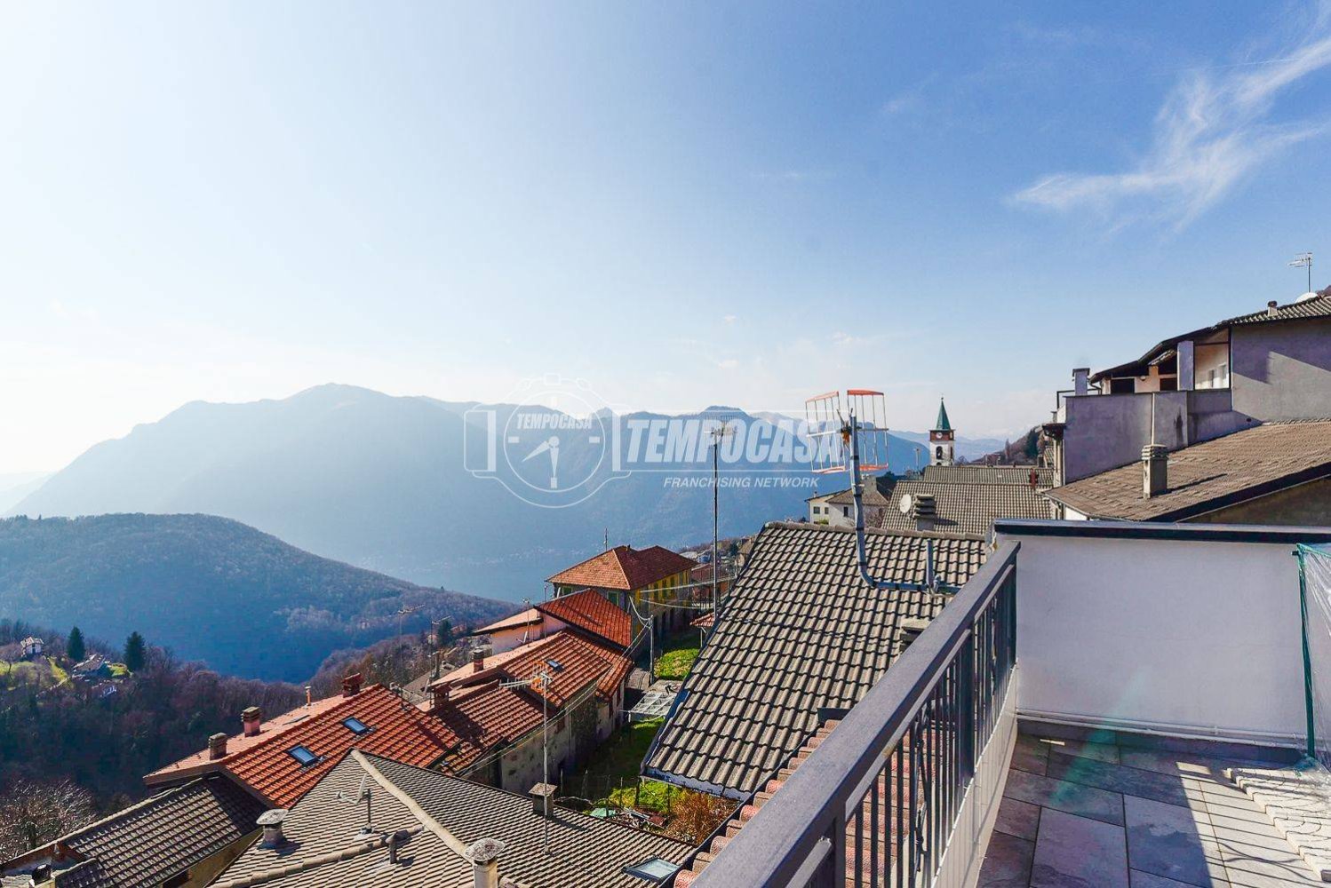 5 rooms Apartment in Veleso, Italy No. 211419