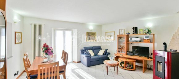 5 rooms Apartment in Veleso, Italy No. 211419 2