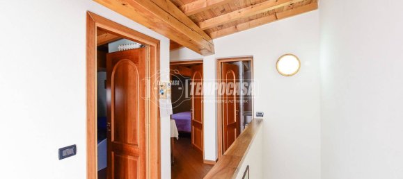 5 rooms Apartment in Veleso, Italy No. 211419 13