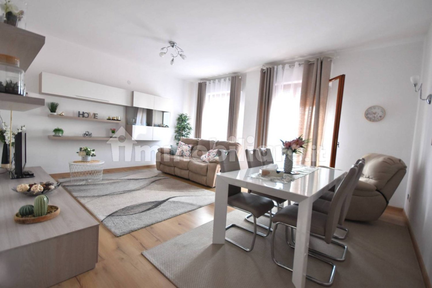 3 Schlafzimmer Wohnung in Chiaravalle, Italy, Nr. 346984