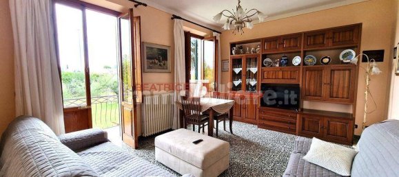 Villa de 3 dormitorios en Lucca, Italy No. 100339 2