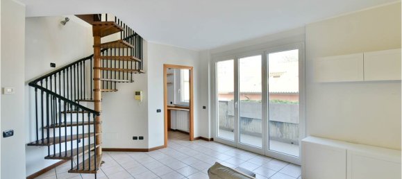 3 Schlafzimmer Doppelhaus in Cesano Maderno, Italy, Nr. 345640 6