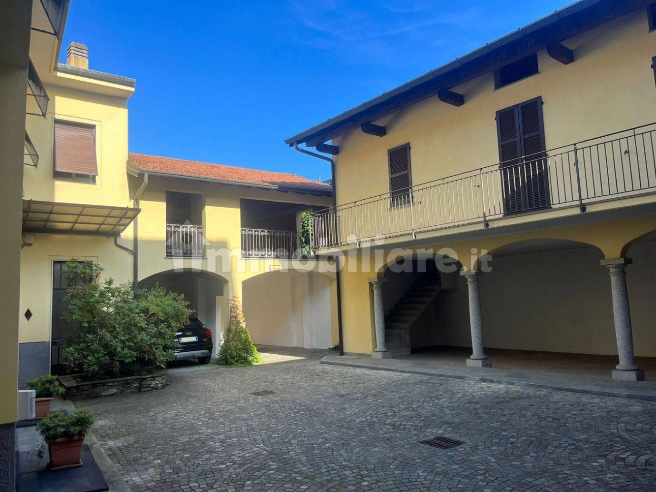 Villa T6 em Samarate, Italy N.º 383293