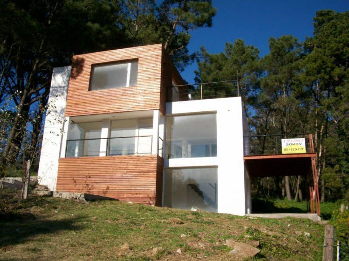 3 bedrooms House in General Pueyrredon, Argentina No. 4624