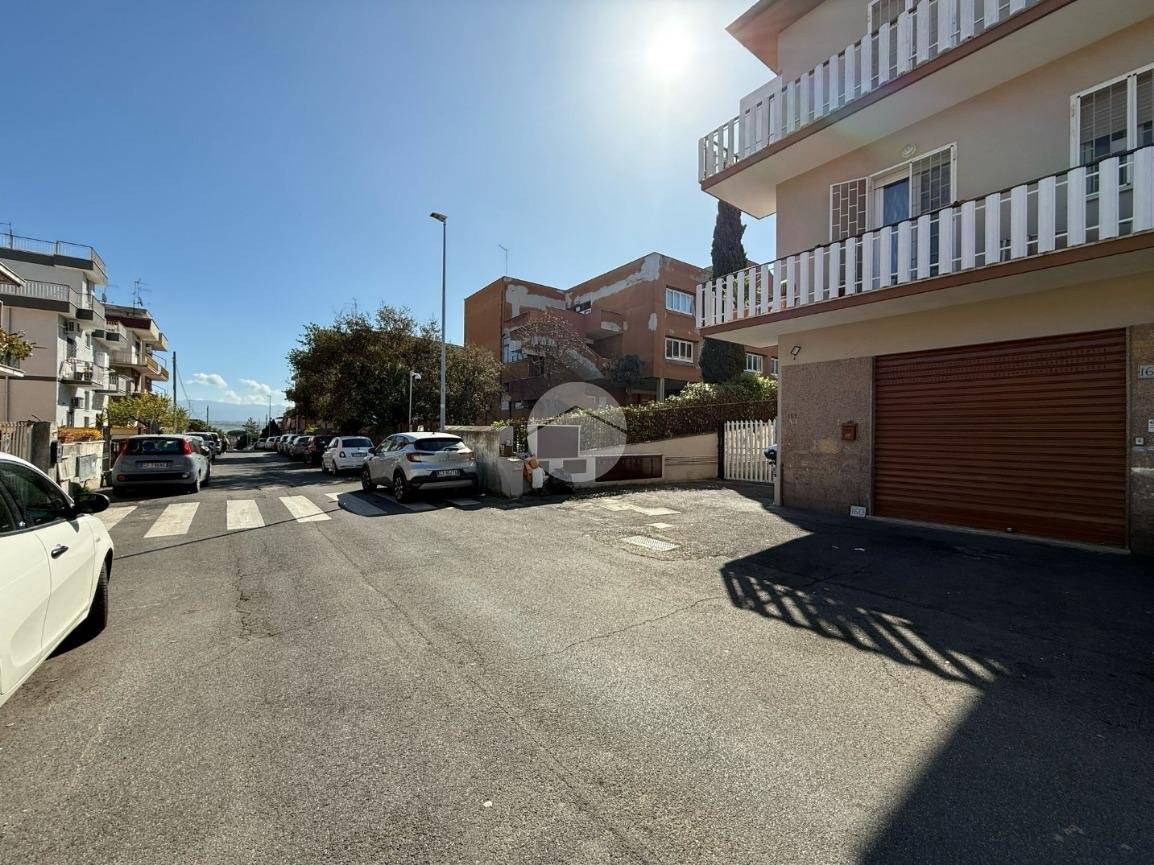 Studio in Rome, Italy No. 97019