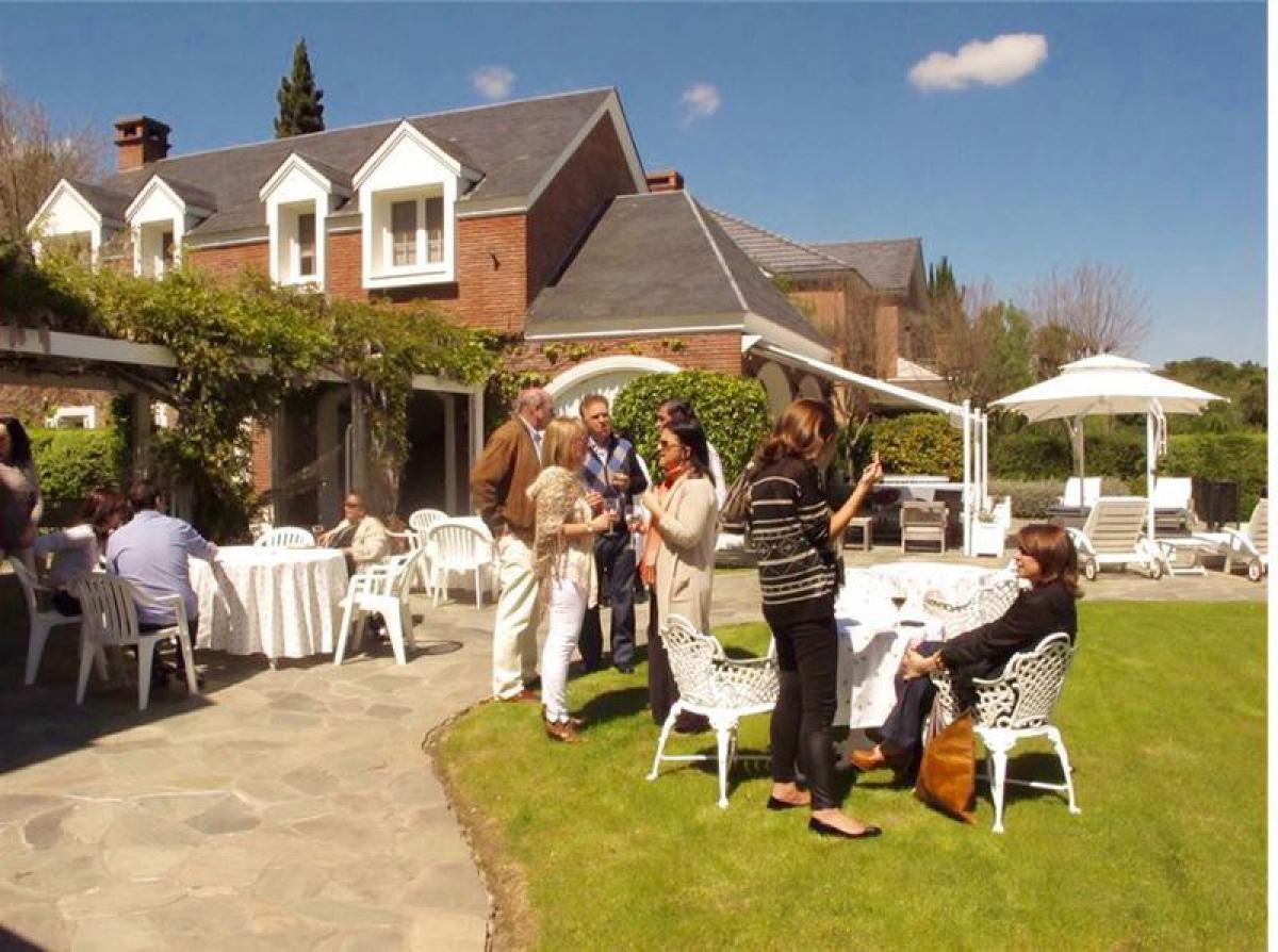 Casa de 6 dormitorios en Pilar, Argentina No. 57015