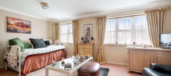 3 bedrooms Office in Isleworth, United Kingdom No. 12343 8