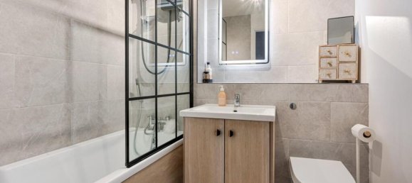 3 bedrooms Office in Isleworth, United Kingdom No. 12343 12