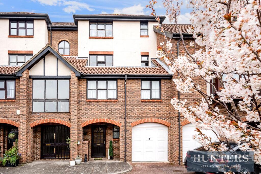 3 bedrooms Office in Isleworth, United Kingdom No. 12343