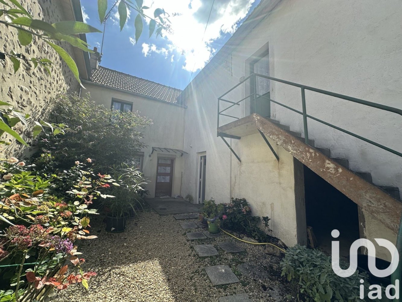 Casa de 2 divisões em Nesles-la-Montagne, France N.º 232247