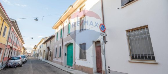 2 bedrooms House in Rivarolo Mantovano, Italy No. 81126 2