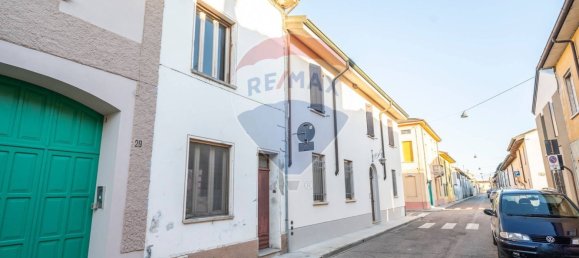 2 bedrooms House in Rivarolo Mantovano, Italy No. 81126 32