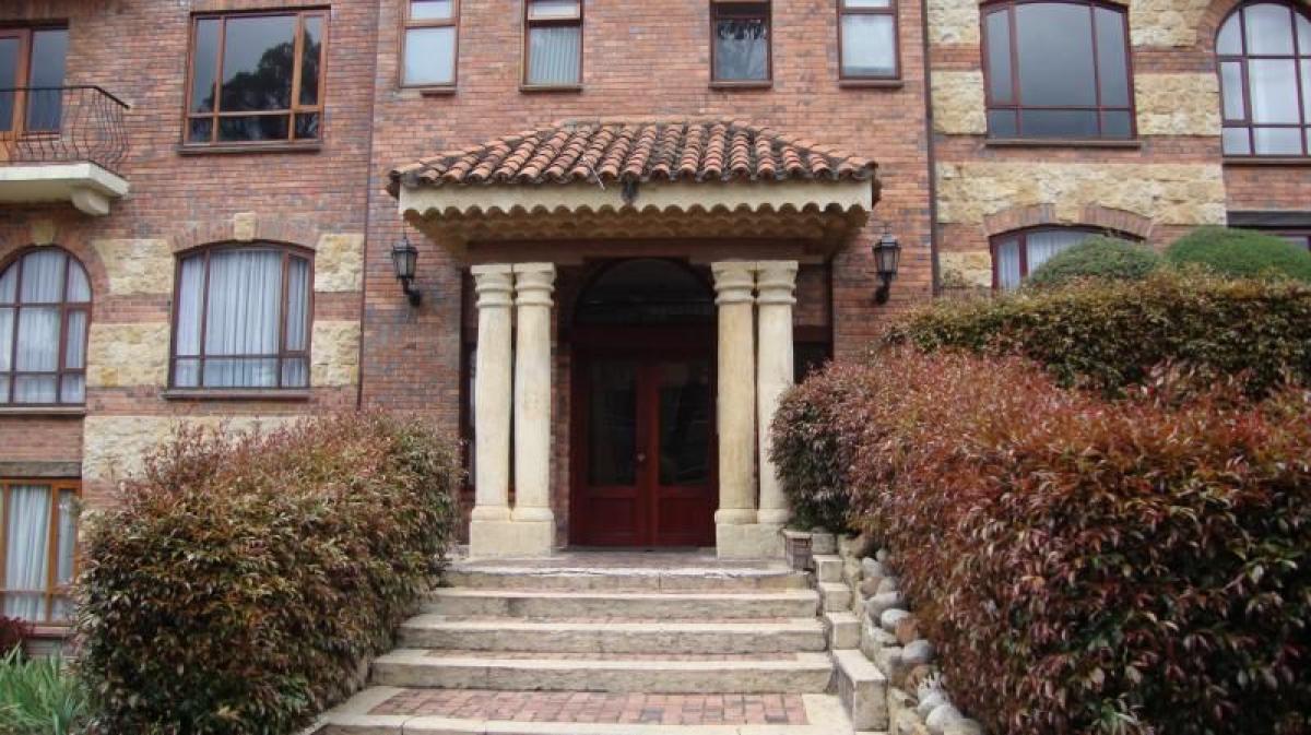 Casa de 3 dormitorios en Bogotá, Colombia No. 12724